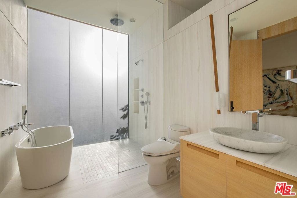 3350 Stone Ridge Lane, Los Angeles, CA 90077 3350 Stone Ridge Lane, Los Angeles, CA 90077