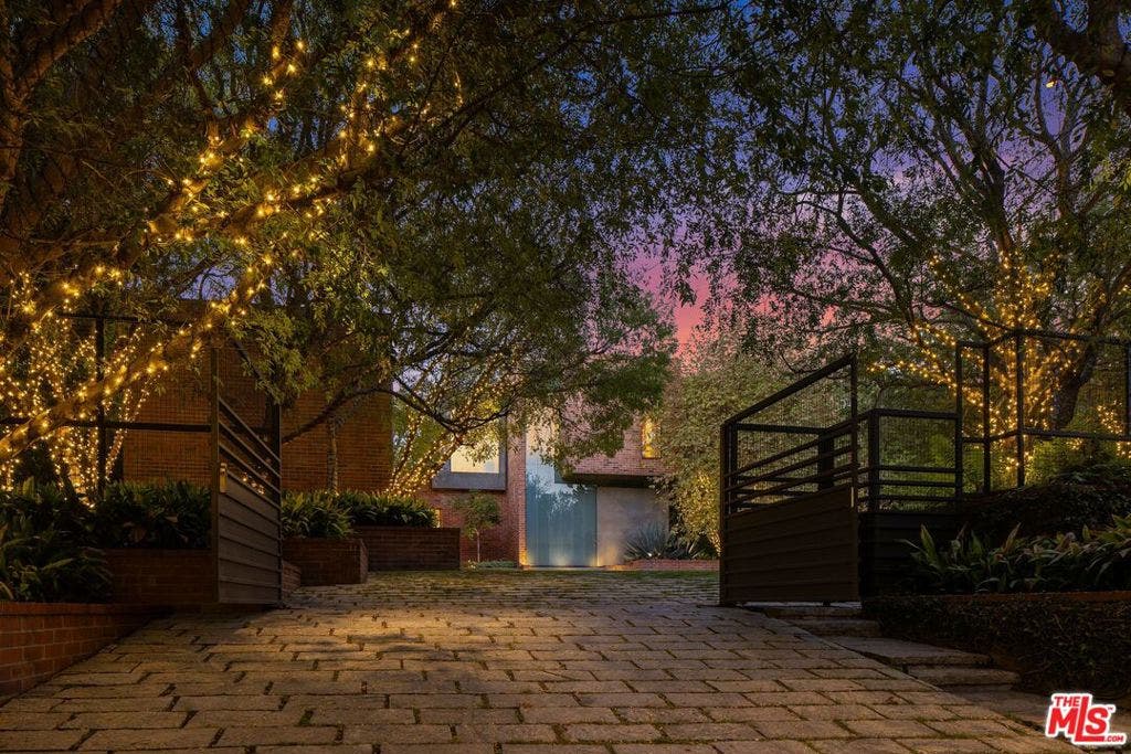 3350 Stone Ridge Lane, Los Angeles, CA 90077 3350 Stone Ridge Lane, Los Angeles, CA 90077