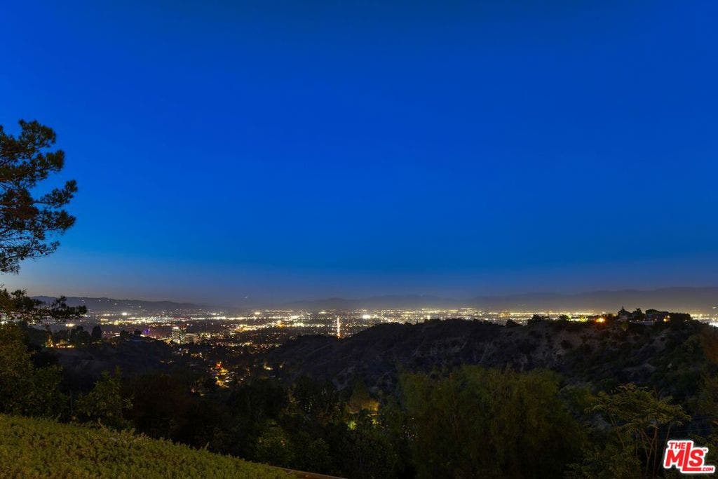 3350 Stone Ridge Lane, Los Angeles, CA 90077 3350 Stone Ridge Lane, Los Angeles, CA 90077