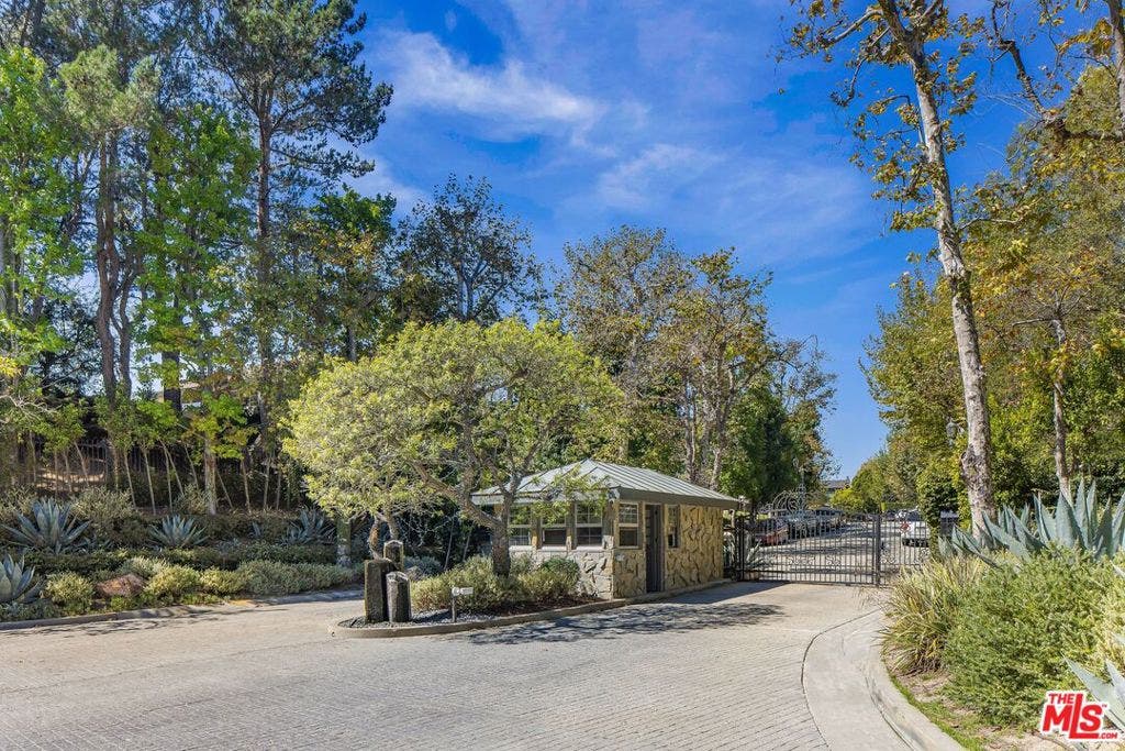 3350 Stone Ridge Lane, Los Angeles, CA 90077 3350 Stone Ridge Lane, Los Angeles, CA 90077