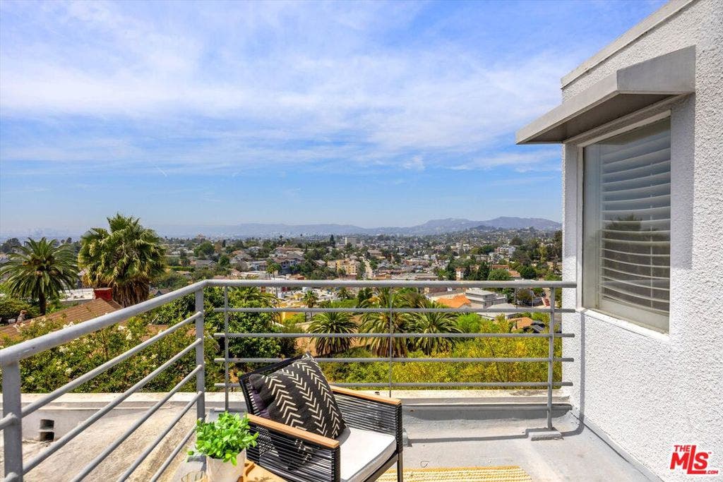 1098 Everett Place, Los Angeles, CA 90026