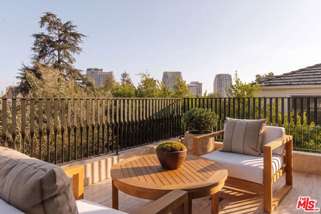 851 Malcolm Avenue, Los Angeles, CA 90024 851 Malcolm Avenue, Los Angeles, CA 90024