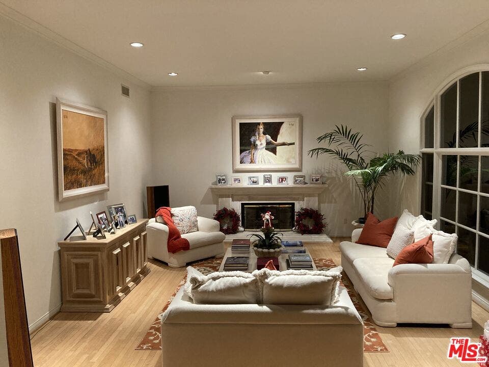 898 N Bundy Drive, Los Angeles, CA 90049