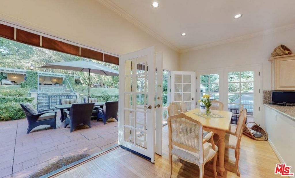 898 N Bundy Drive, Los Angeles, CA 90049