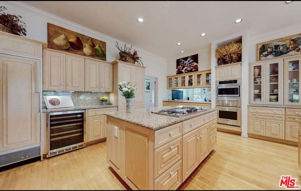 898 N Bundy Drive, Los Angeles, CA 90049