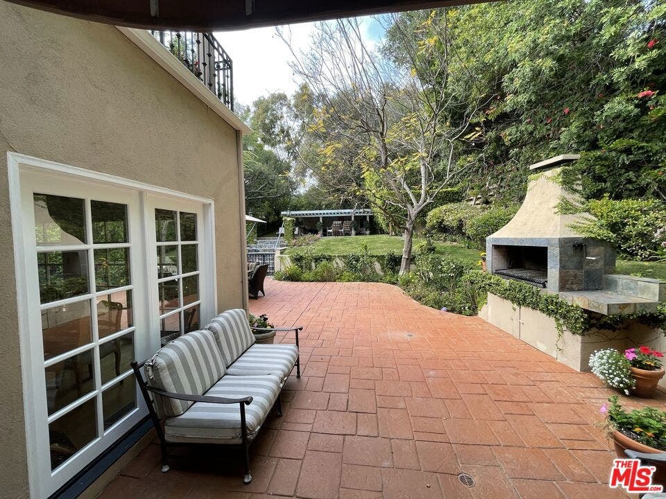 898 N Bundy Drive, Los Angeles, CA 90049