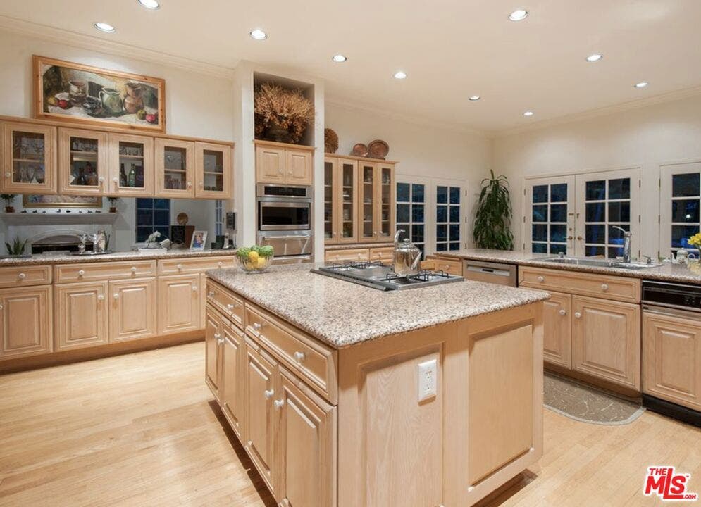 898 N Bundy Drive, Los Angeles, CA 90049