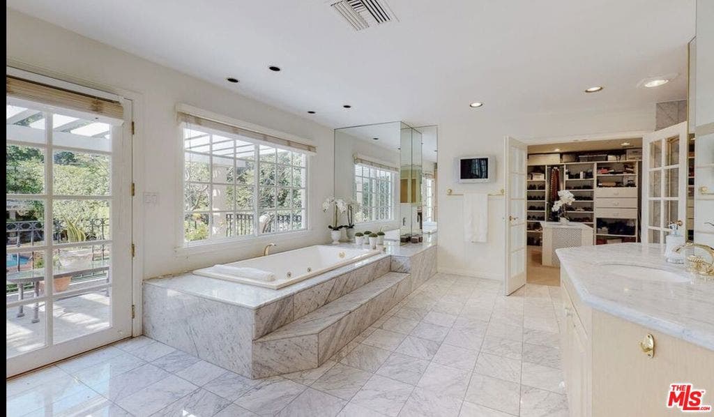 898 N Bundy Drive, Los Angeles, CA 90049