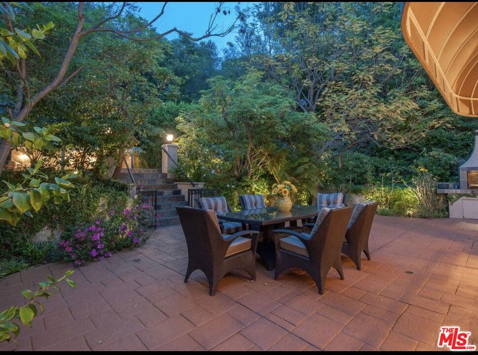898 N Bundy Drive, Los Angeles, CA 90049