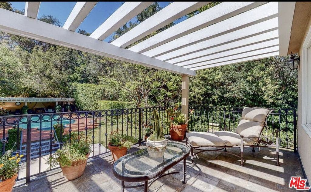 898 N Bundy Drive, Los Angeles, CA 90049