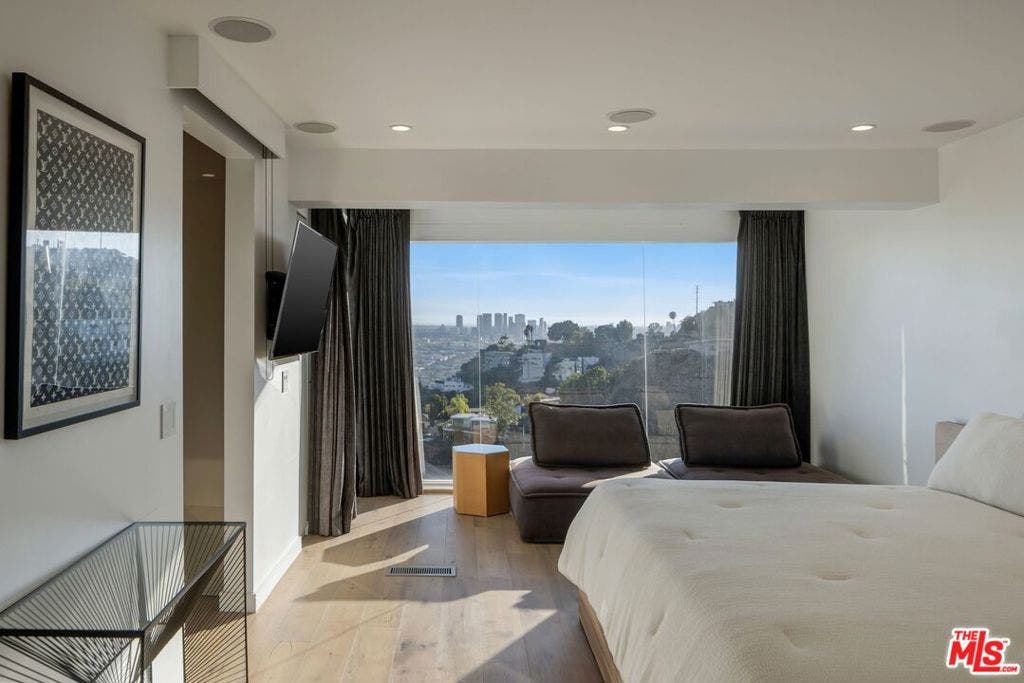 8620 Hillside Avenue, West Hollywood, CA 90069 8620 Hillside Avenue, West Hollywood, CA 90069