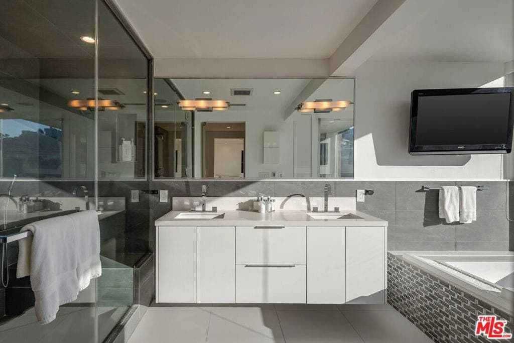 8620 Hillside Avenue, West Hollywood, CA 90069 8620 Hillside Avenue, West Hollywood, CA 90069