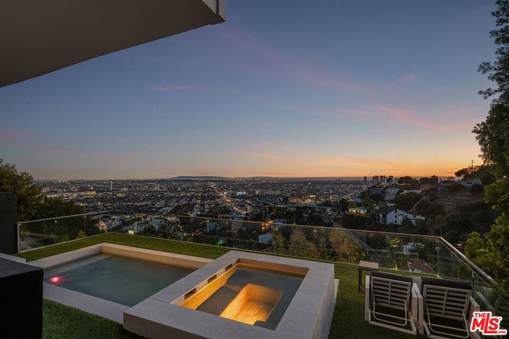 8620 Hillside Avenue, West Hollywood, CA 90069 8620 Hillside Avenue, West Hollywood, CA 90069