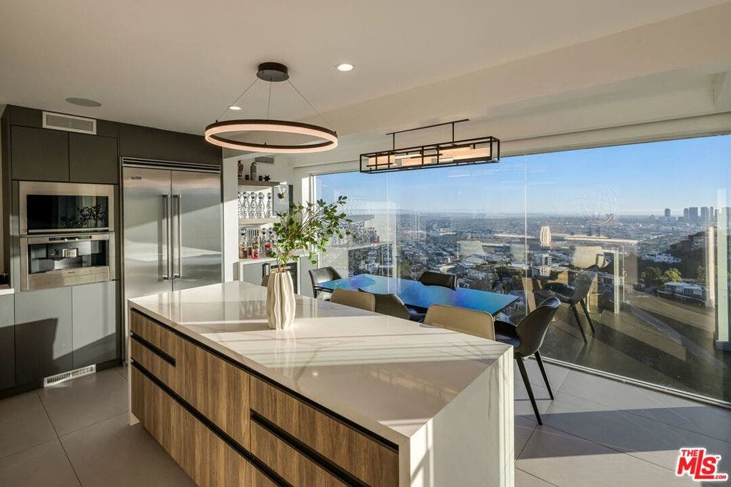 8620 Hillside Avenue, West Hollywood, CA 90069 8620 Hillside Avenue, West Hollywood, CA 90069