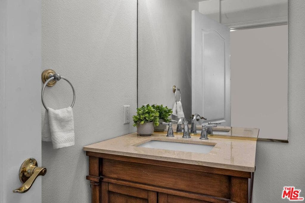 1100 S Clark Drive, #201, Los Angeles, CA 90035