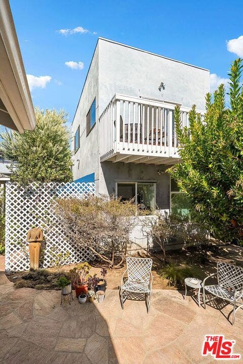 2111 Oak Street, Santa Monica, CA 90405 2111 Oak Street, Santa Monica, CA 90405