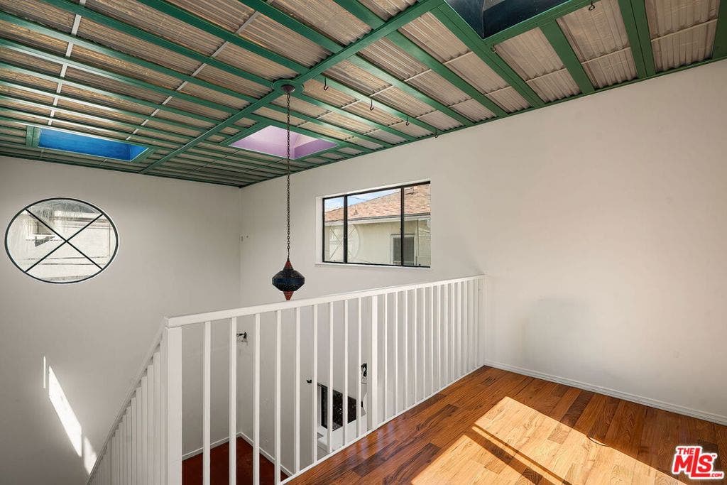 2111 Oak Street, Santa Monica, CA 90405 2111 Oak Street, Santa Monica, CA 90405