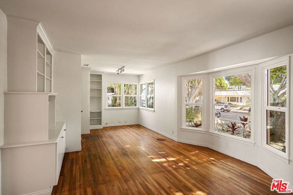 2111 Oak Street, Santa Monica, CA 90405 2111 Oak Street, Santa Monica, CA 90405