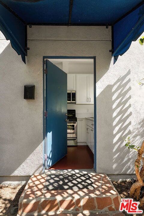 2111 Oak Street, Santa Monica, CA 90405 2111 Oak Street, Santa Monica, CA 90405