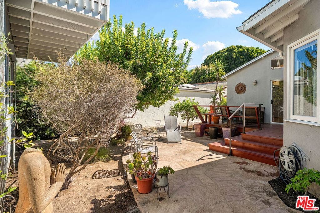 2111 Oak Street, Santa Monica, CA 90405 2111 Oak Street, Santa Monica, CA 90405