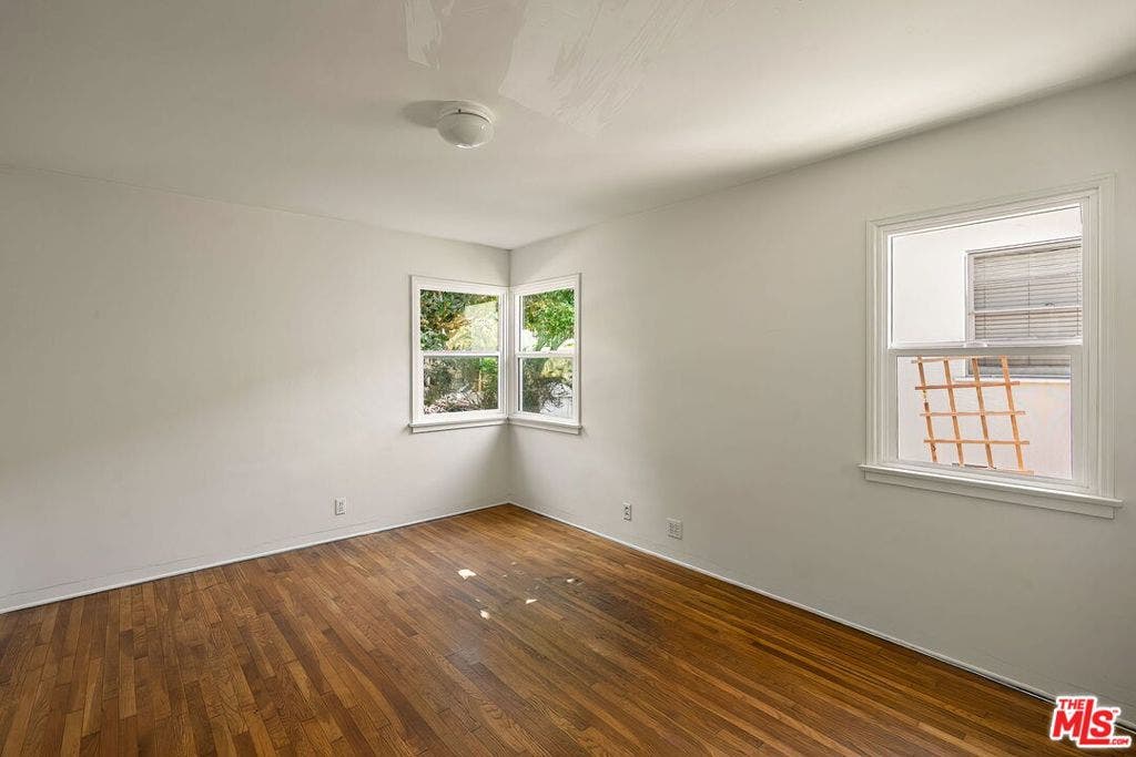 2111 Oak Street, Santa Monica, CA 90405 2111 Oak Street, Santa Monica, CA 90405
