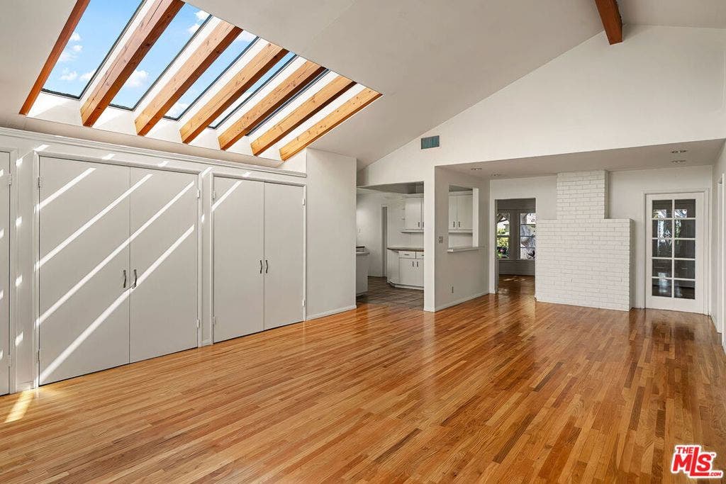 2111 Oak Street, Santa Monica, CA 90405 2111 Oak Street, Santa Monica, CA 90405