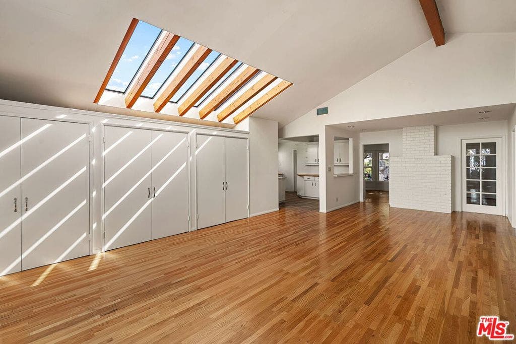 2111 Oak Street, Santa Monica, CA 90405 2111 Oak Street, Santa Monica, CA 90405