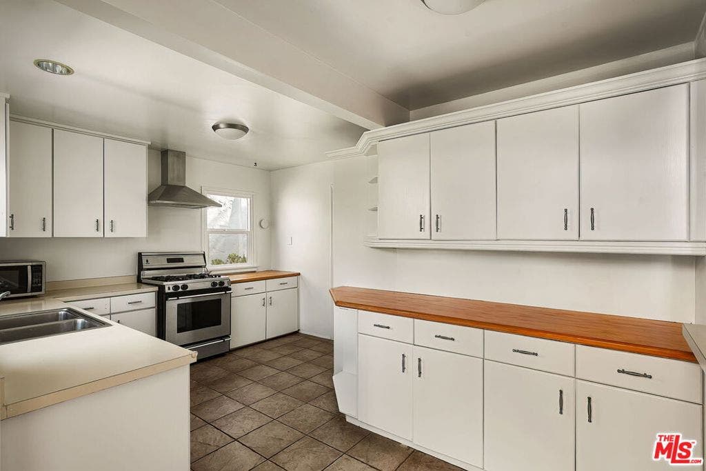 2111 Oak Street, Santa Monica, CA 90405 2111 Oak Street, Santa Monica, CA 90405