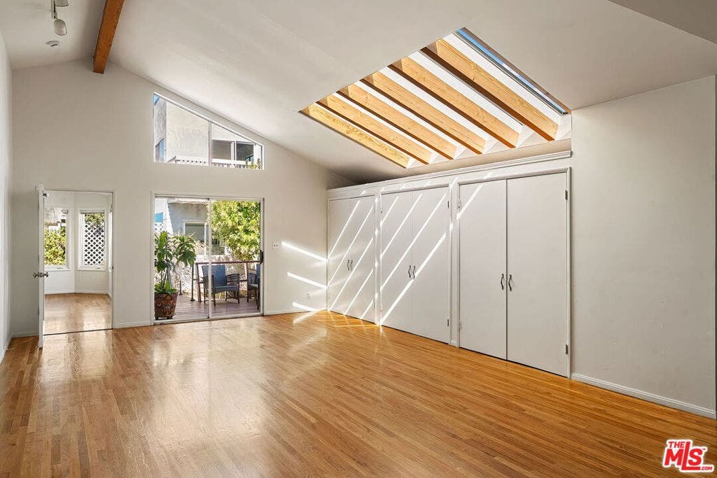 2111 Oak Street, Santa Monica, CA 90405 2111 Oak Street, Santa Monica, CA 90405