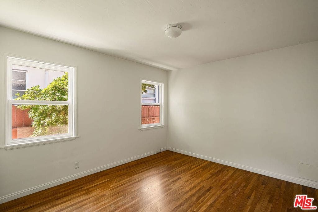 2111 Oak Street, Santa Monica, CA 90405 2111 Oak Street, Santa Monica, CA 90405