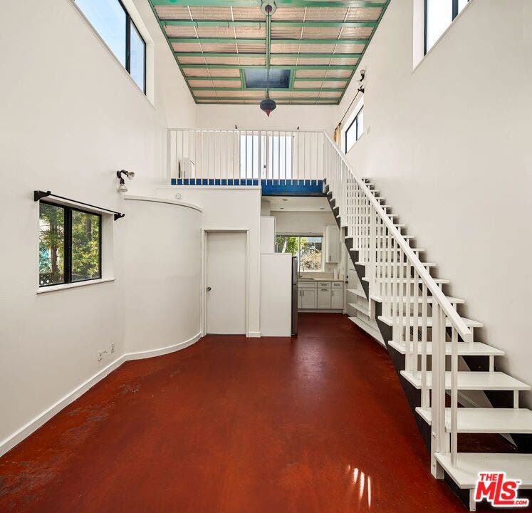 2111 Oak Street, Santa Monica, CA 90405 2111 Oak Street, Santa Monica, CA 90405