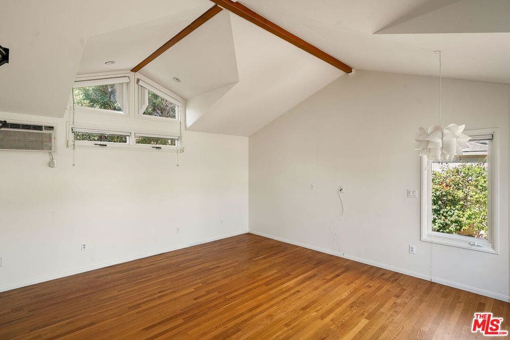 2111 Oak Street, Santa Monica, CA 90405 2111 Oak Street, Santa Monica, CA 90405