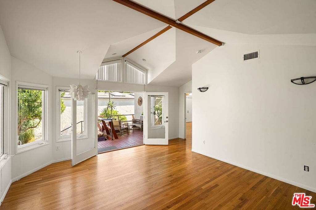 2111 Oak Street, Santa Monica, CA 90405 2111 Oak Street, Santa Monica, CA 90405