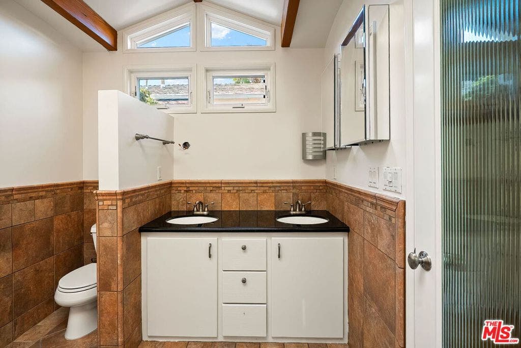 2111 Oak Street, Santa Monica, CA 90405 2111 Oak Street, Santa Monica, CA 90405