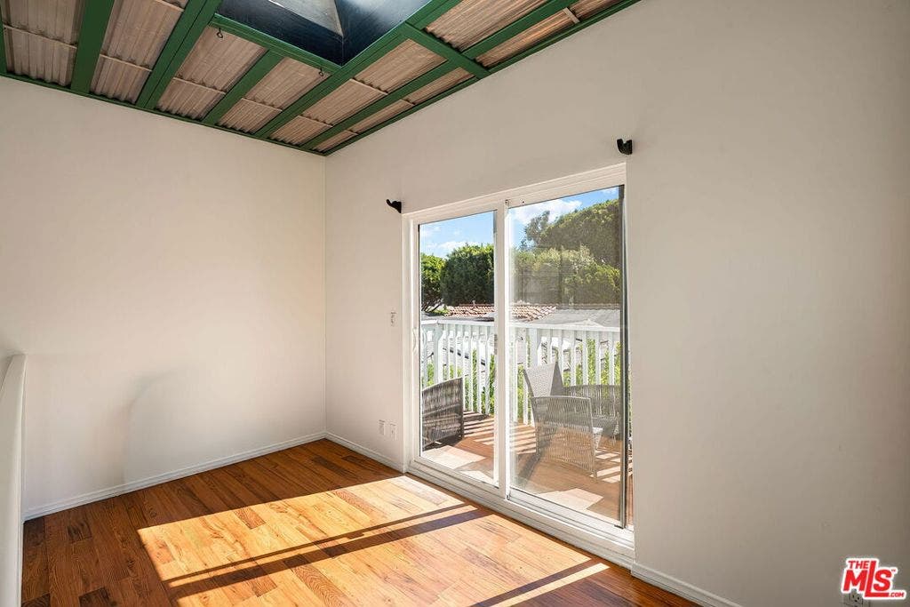 2111 Oak Street, Santa Monica, CA 90405 2111 Oak Street, Santa Monica, CA 90405