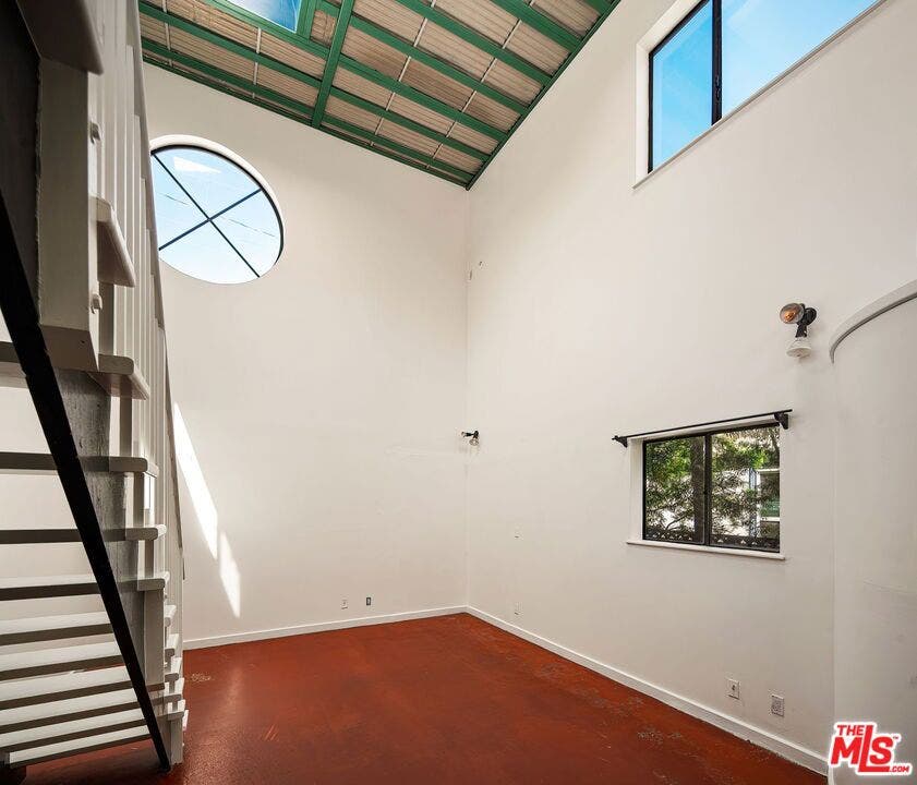 2111 Oak Street, Santa Monica, CA 90405 2111 Oak Street, Santa Monica, CA 90405