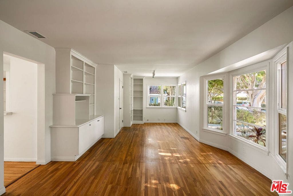 2111 Oak Street, Santa Monica, CA 90405 2111 Oak Street, Santa Monica, CA 90405