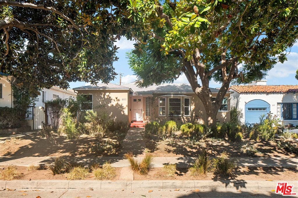 2111 Oak Street, Santa Monica, CA 90405 2111 Oak Street, Santa Monica, CA 90405