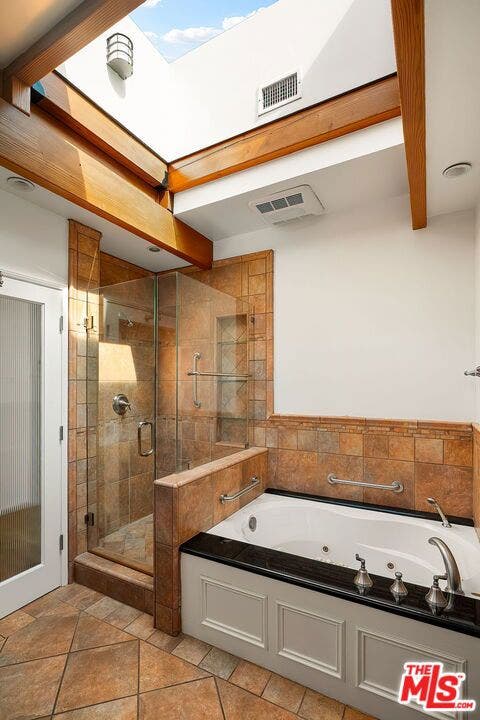 2111 Oak Street, Santa Monica, CA 90405 2111 Oak Street, Santa Monica, CA 90405