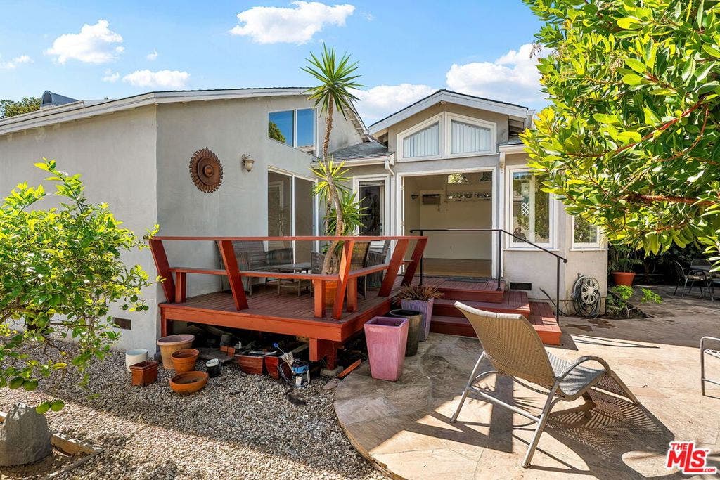 2111 Oak Street, Santa Monica, CA 90405 2111 Oak Street, Santa Monica, CA 90405
