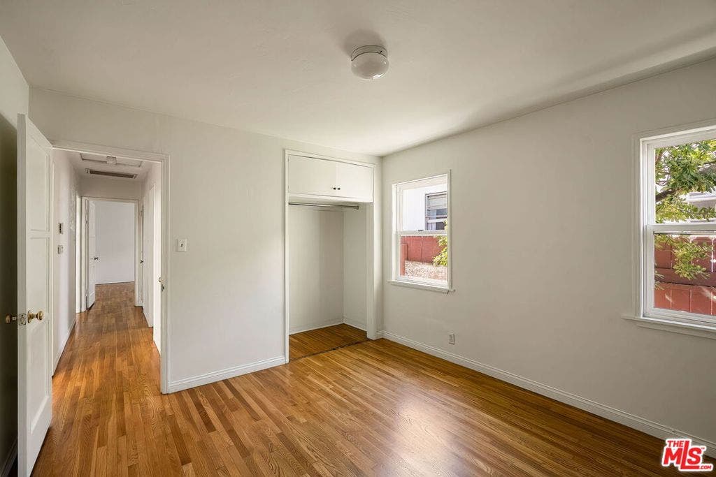 2111 Oak Street, Santa Monica, CA 90405 2111 Oak Street, Santa Monica, CA 90405