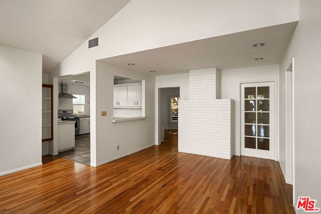 2111 Oak Street, Santa Monica, CA 90405 2111 Oak Street, Santa Monica, CA 90405