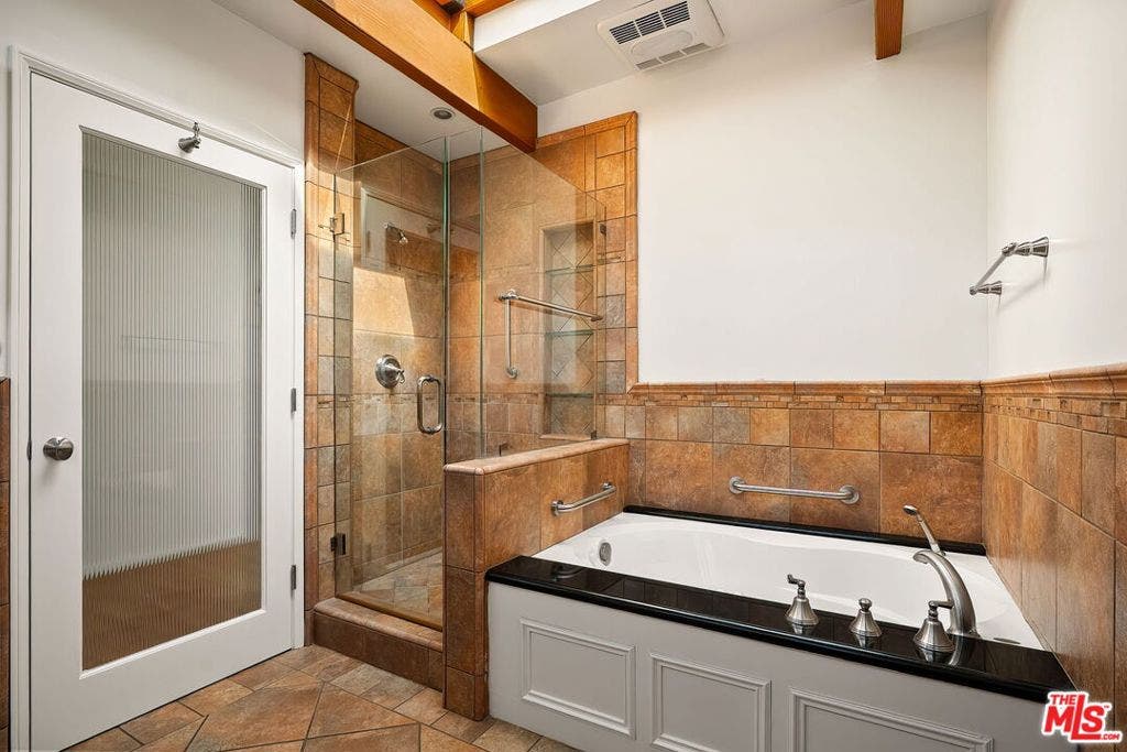 2111 Oak Street, Santa Monica, CA 90405 2111 Oak Street, Santa Monica, CA 90405