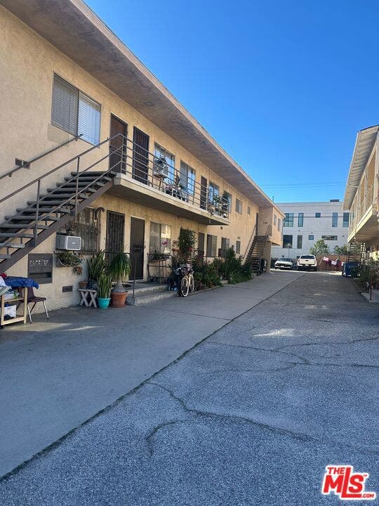 1329 S Hoover Street, Los Angeles, CA 90006 1329 S Hoover Street, Los Angeles, CA 90006