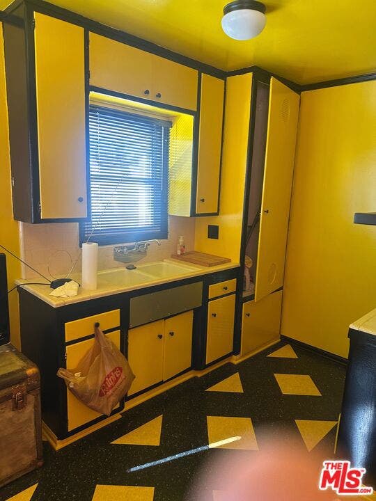 1329 S Hoover Street, Los Angeles, CA 90006 1329 S Hoover Street, Los Angeles, CA 90006