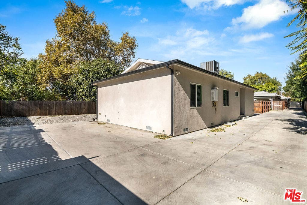 19218 Lanark, Reseda, CA 91335 19218 Lanark, Reseda, CA 91335