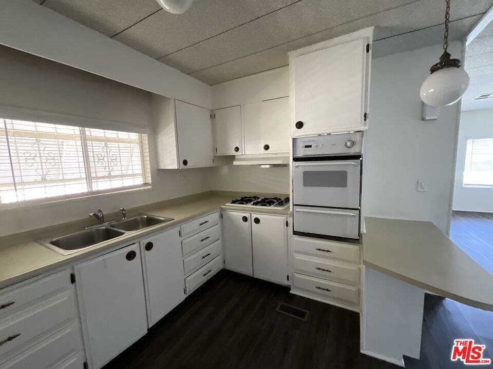 1014 W Johnston Avenue, Hemet, CA 92543