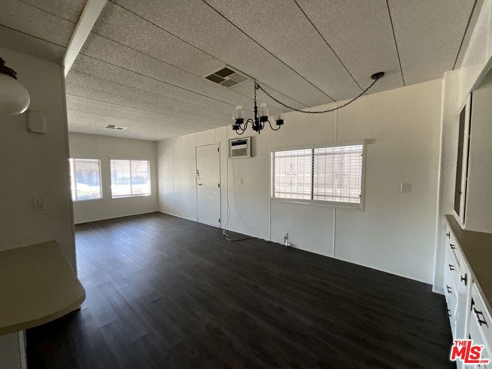 1014 W Johnston Avenue, Hemet, CA 92543