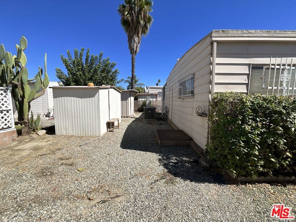 1014 W Johnston Avenue, Hemet, CA 92543
