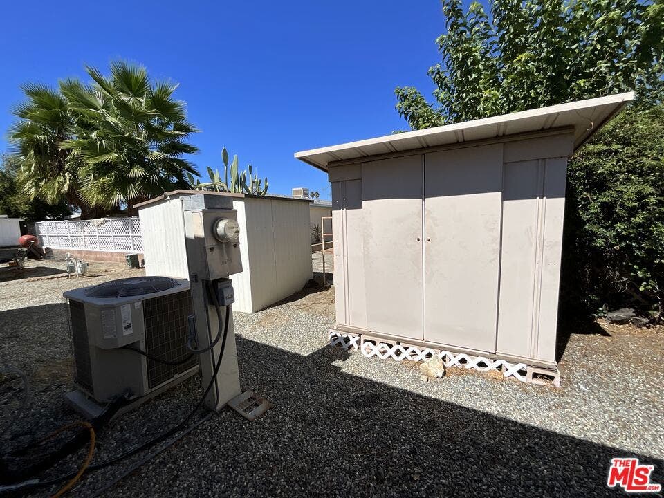 1014 W Johnston Avenue, Hemet, CA 92543